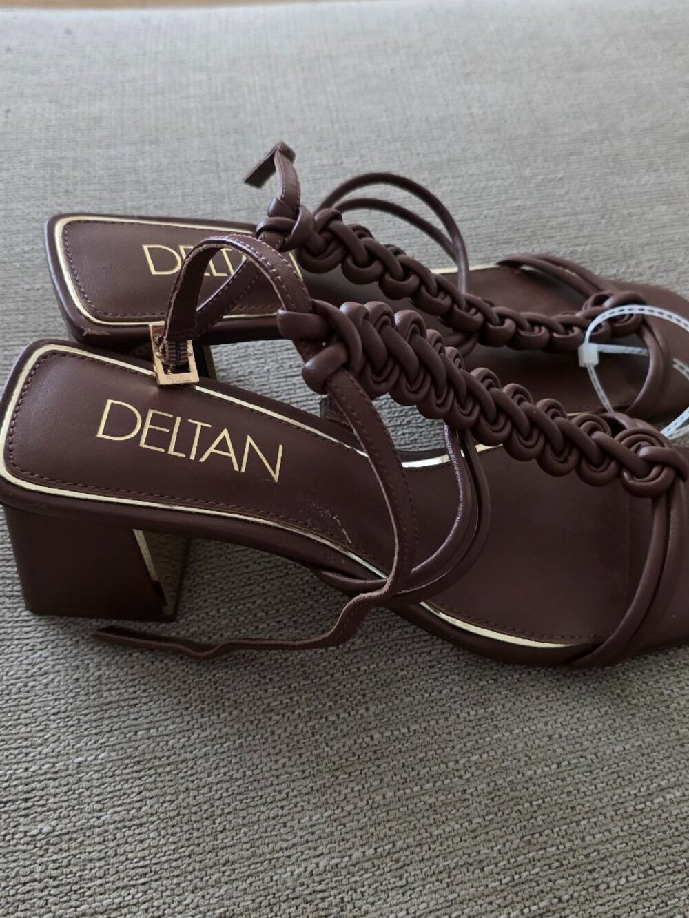 Deltan brown block-heel sandals with a braided T-strap 9.5 NWIB